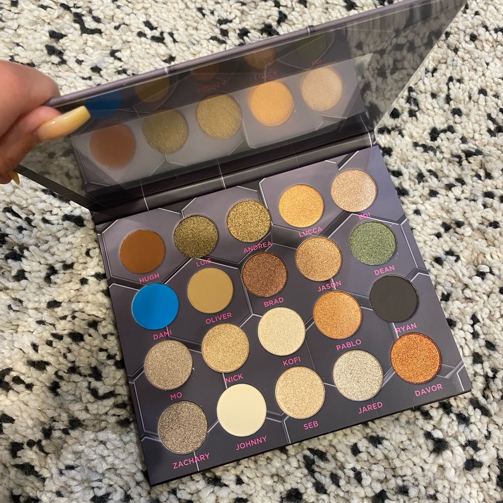 BeeBeauty barbarella eyeshadow palette